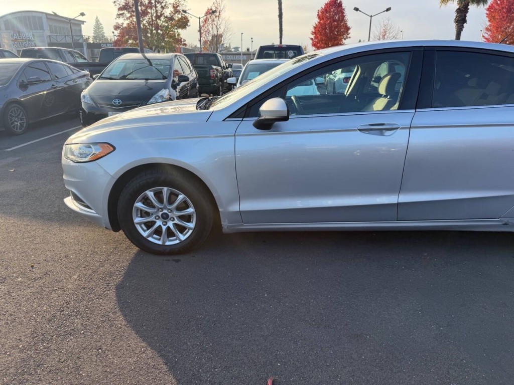 2017 Ford Fusion Image 32