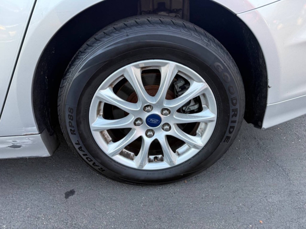 2017 Ford Fusion Image 34