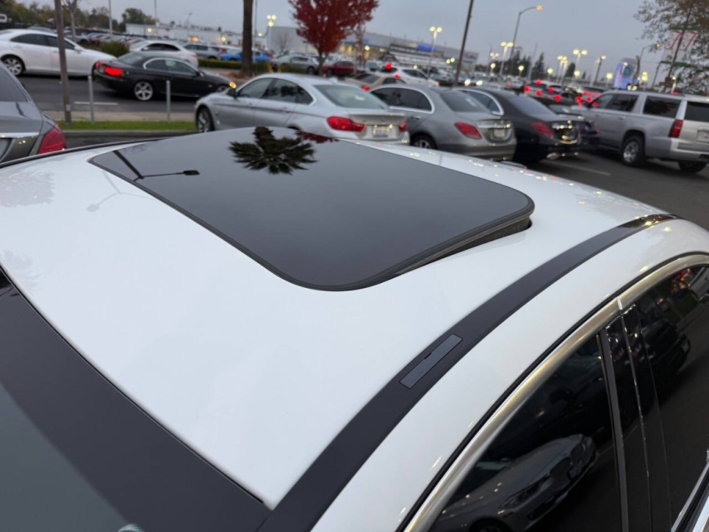 2019 Mercedes-Benz C-Class Image 12