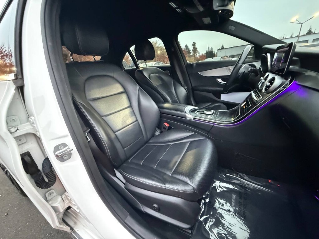 2019 Mercedes-Benz C-Class Image 13