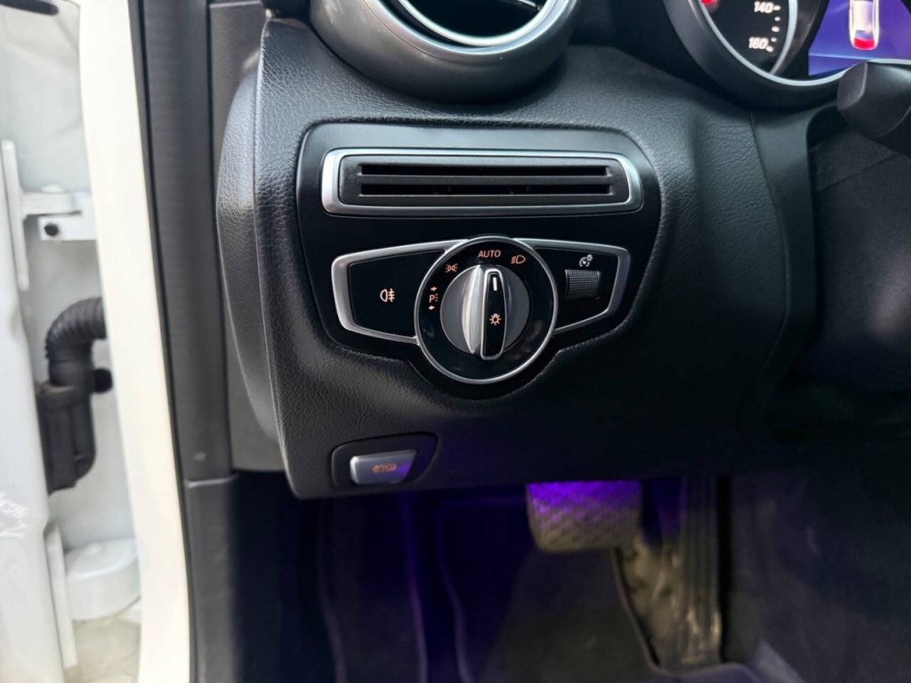 2019 Mercedes-Benz C-Class Image 30