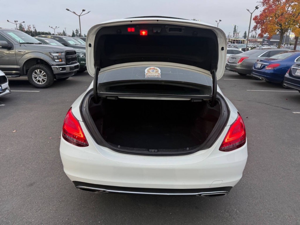 2019 Mercedes-Benz C-Class Image 32