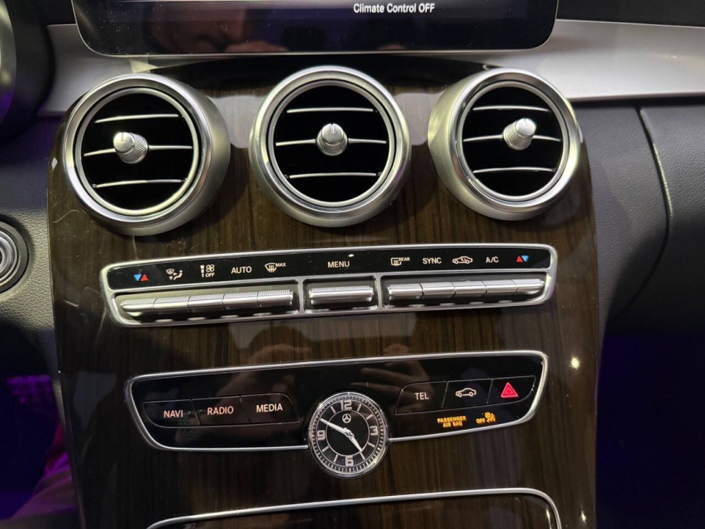 2019 Mercedes-Benz C-Class Image 19