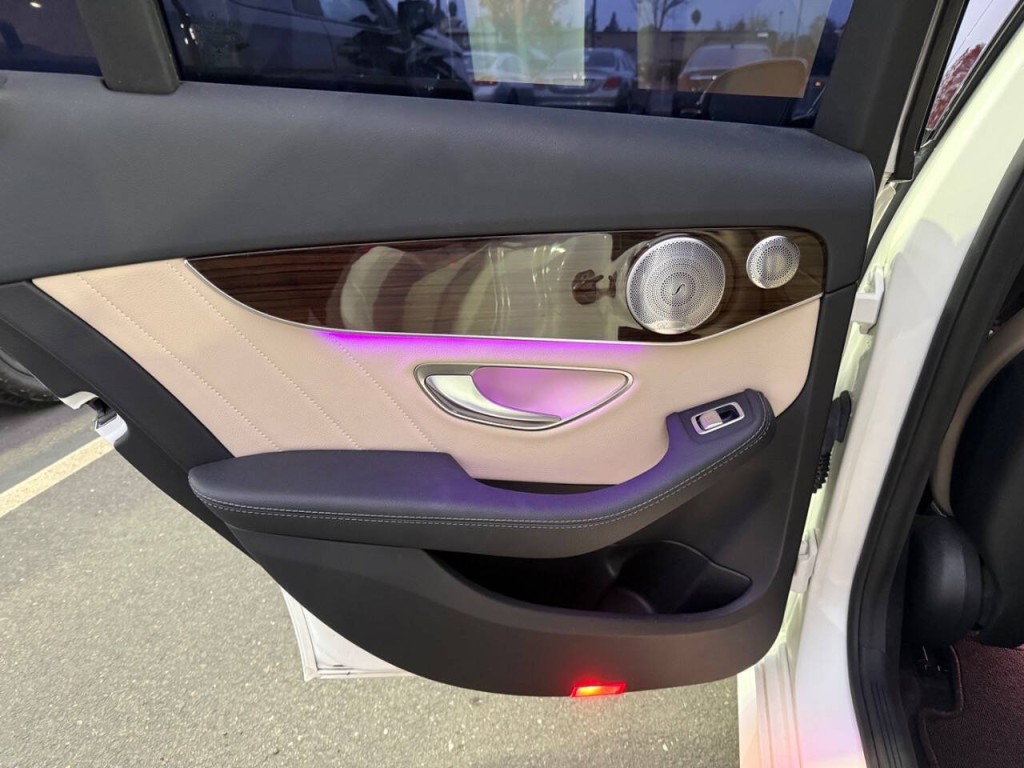 2019 Mercedes-Benz C-Class Image 24