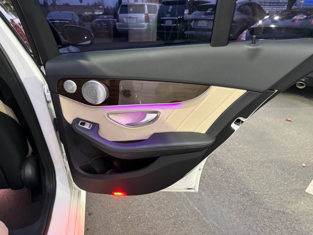 2019 Mercedes-Benz C-Class Image 30