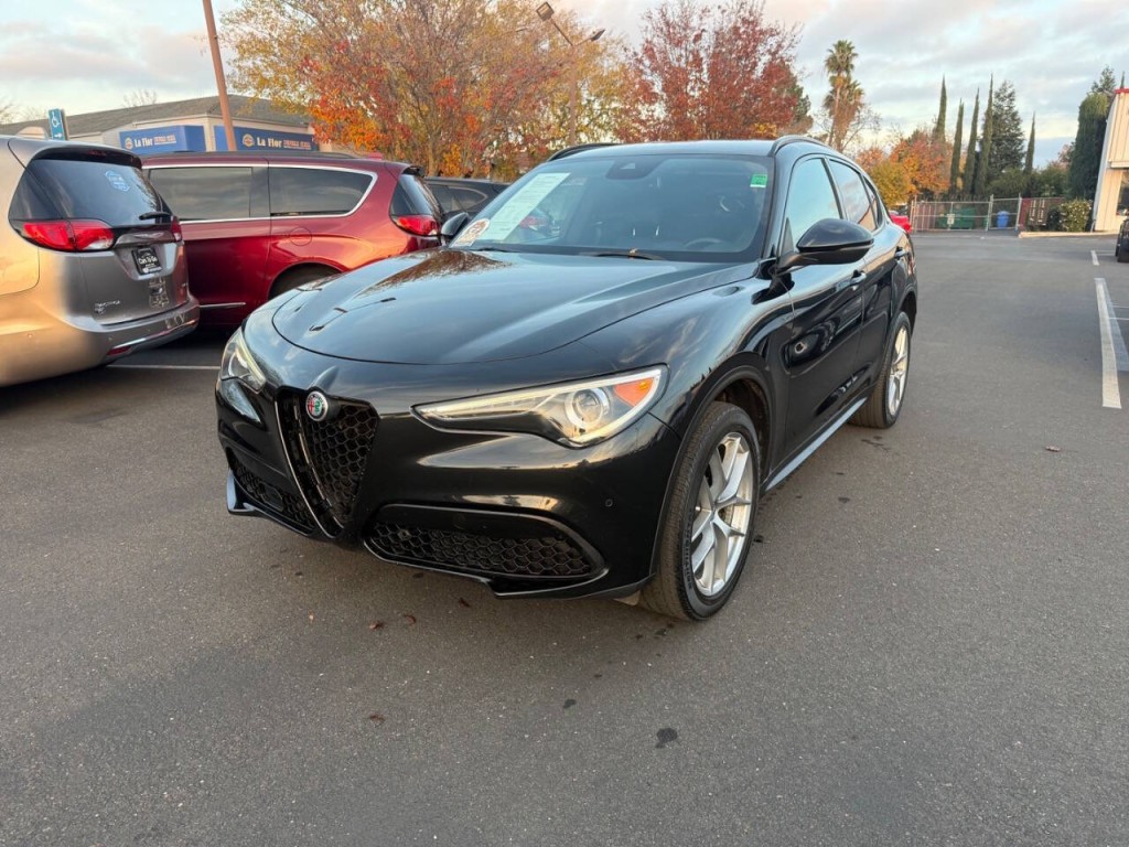 2018 Alfa Romeo Stelvio Image 1