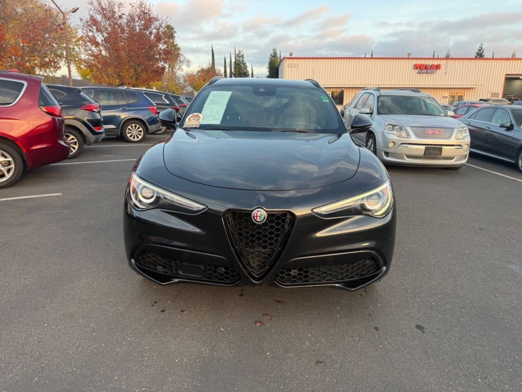 2018 Alfa Romeo Stelvio Image 2
