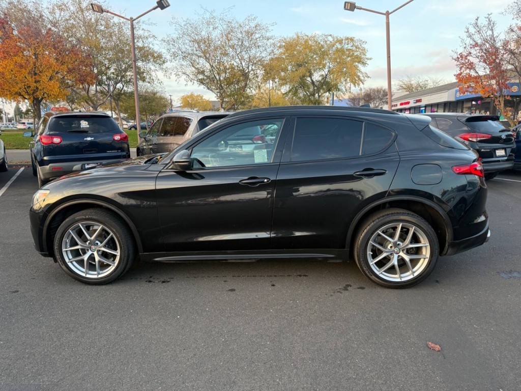 2018 Alfa Romeo Stelvio Image 8
