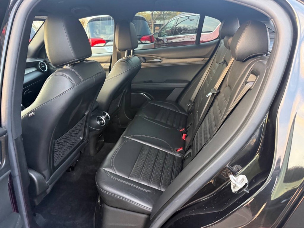 2018 Alfa Romeo Stelvio Image 10