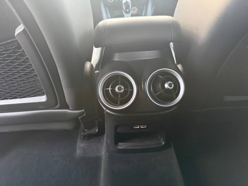 2018 Alfa Romeo Stelvio Image 11