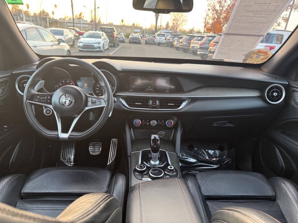 2018 Alfa Romeo Stelvio Image 12