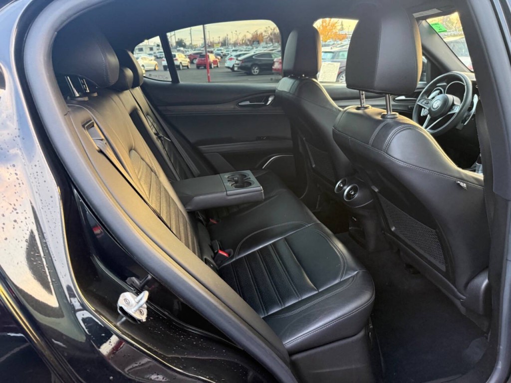 2018 Alfa Romeo Stelvio Image 13