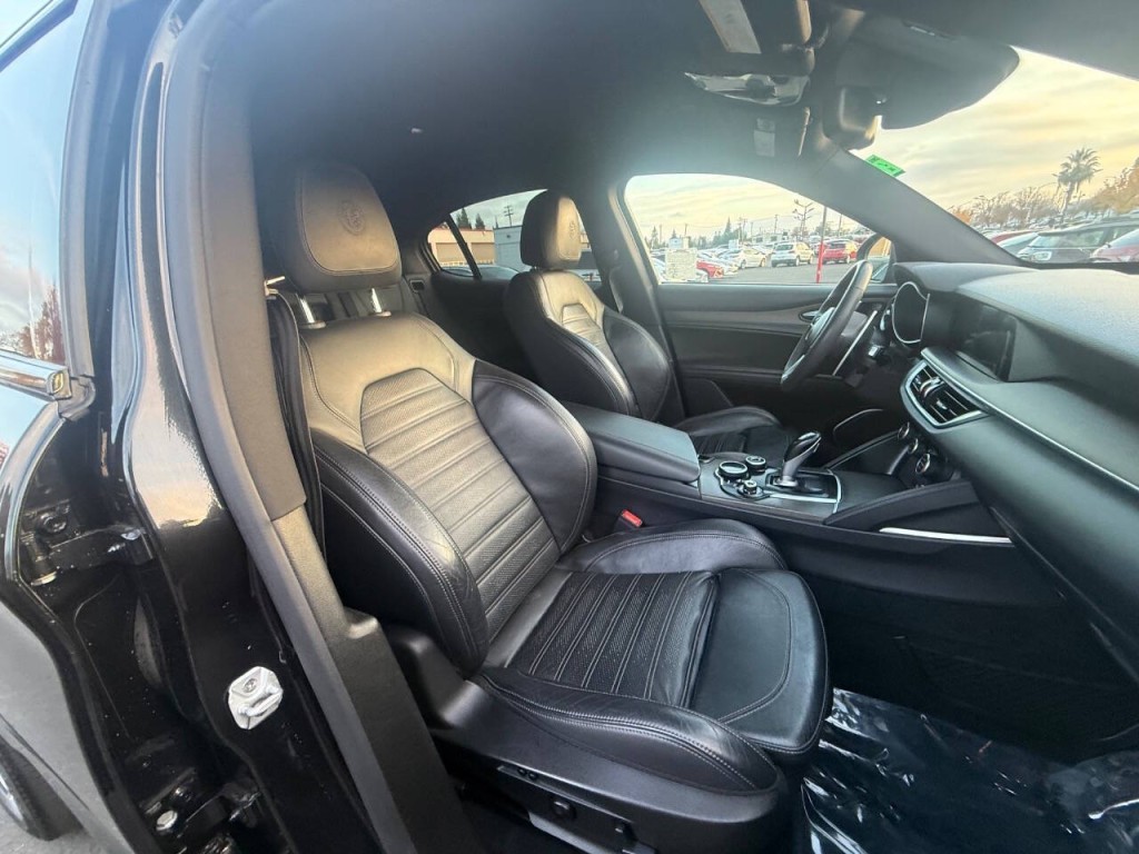 2018 Alfa Romeo Stelvio Image 14