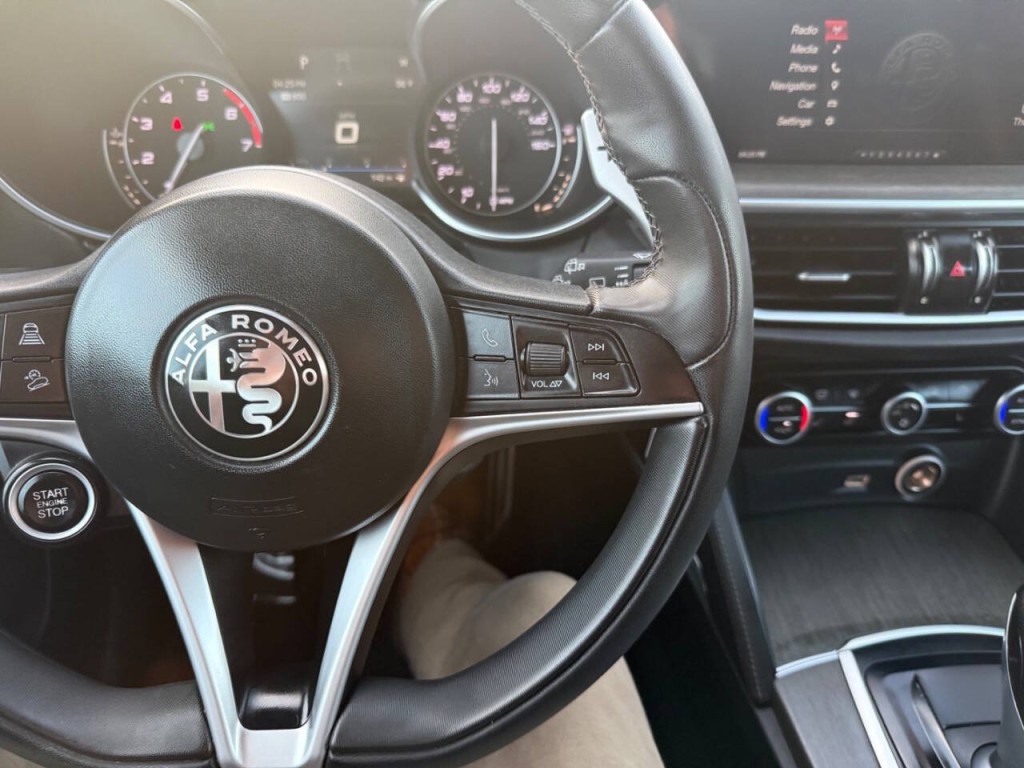 2018 Alfa Romeo Stelvio Image 18