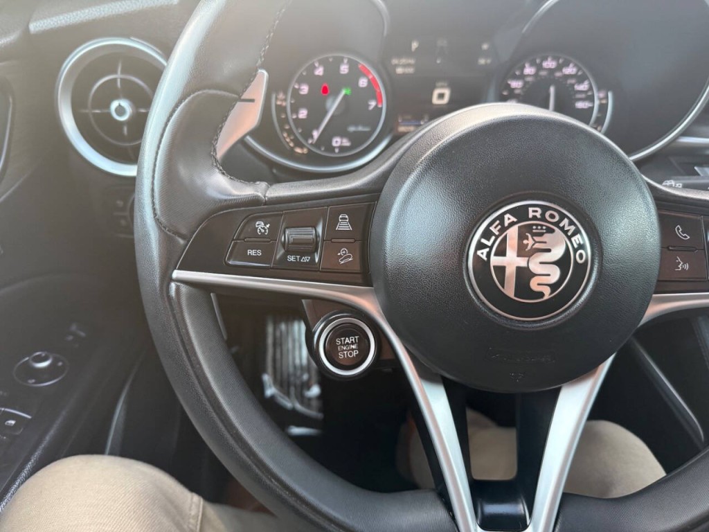 2018 Alfa Romeo Stelvio Image 19