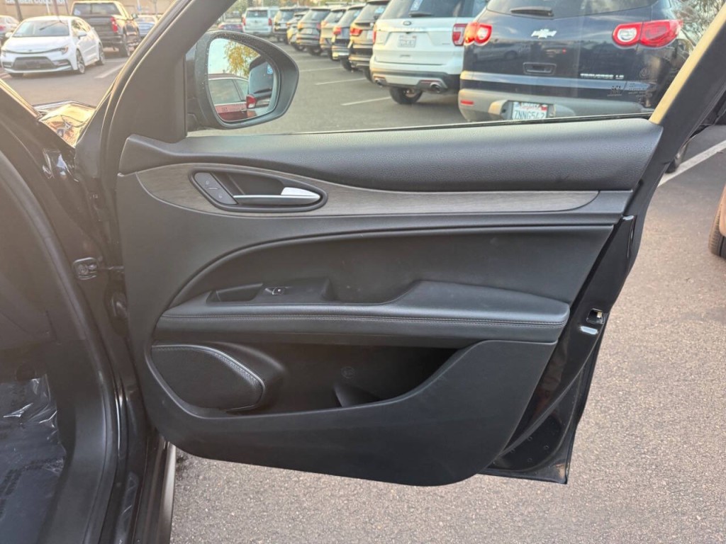 2018 Alfa Romeo Stelvio Image 30