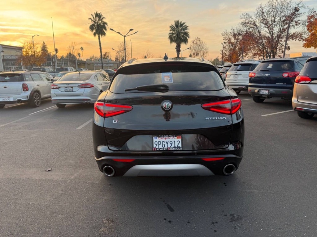 2018 Alfa Romeo Stelvio Image 34