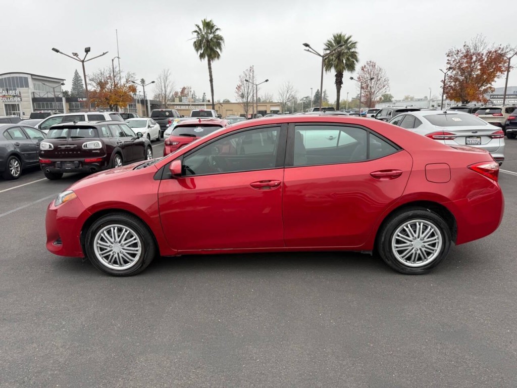 2017 Toyota Corolla Image 9
