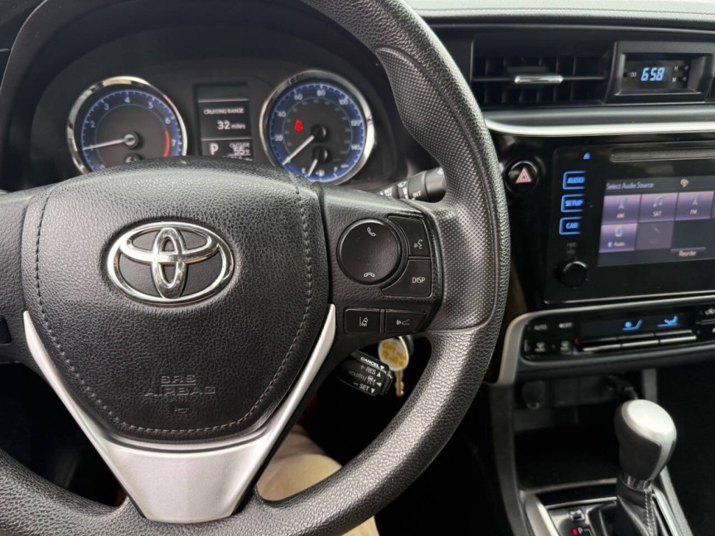 2017 Toyota Corolla Image 16