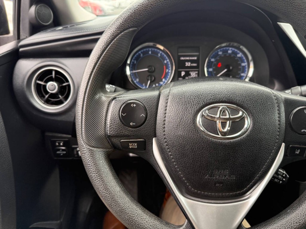 2017 Toyota Corolla Image 17