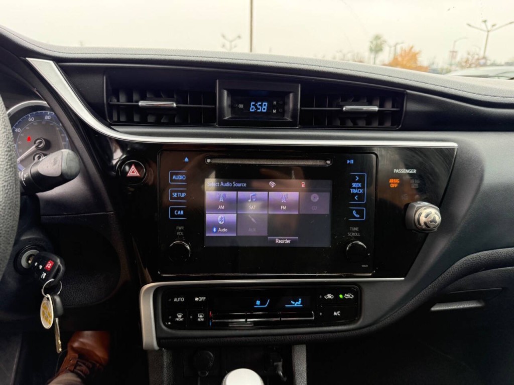 2017 Toyota Corolla Image 19