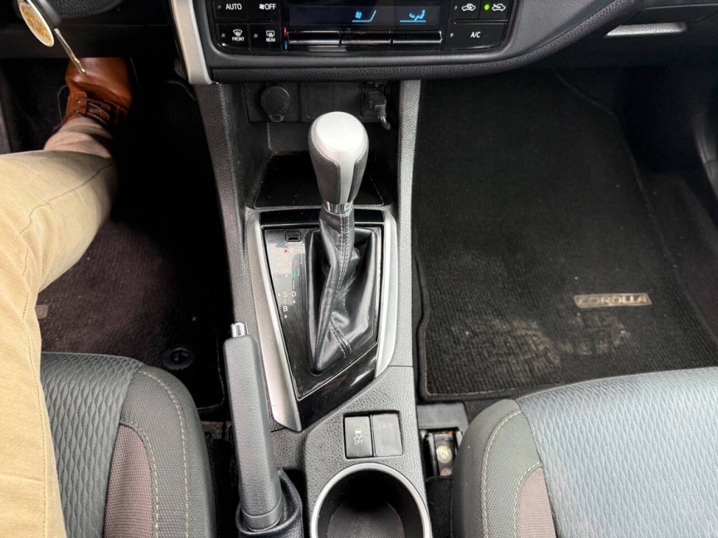 2017 Toyota Corolla Image 20