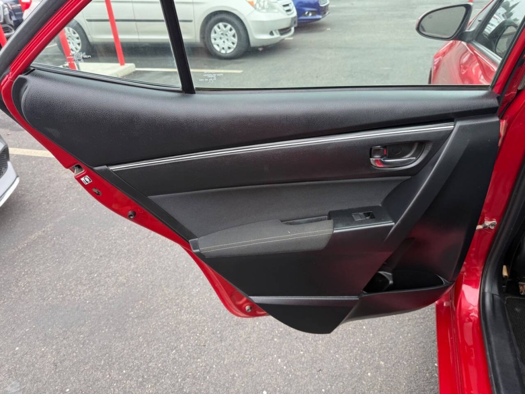 2017 Toyota Corolla Image 21