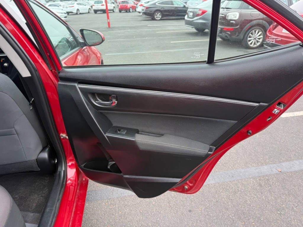 2017 Toyota Corolla Image 24