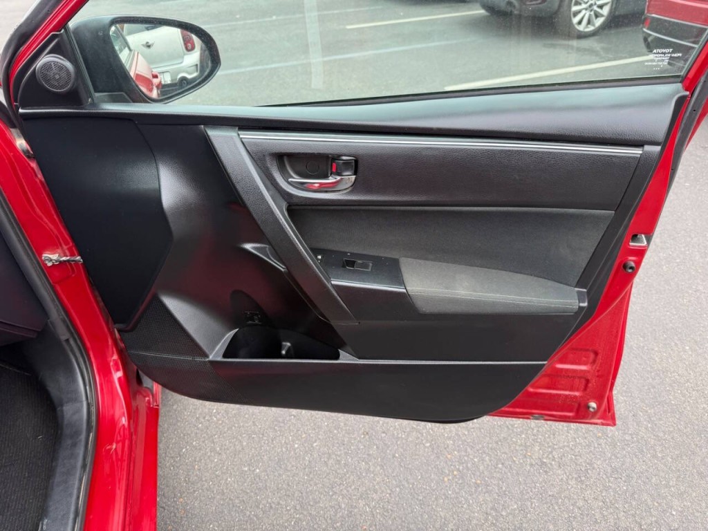 2017 Toyota Corolla Image 25