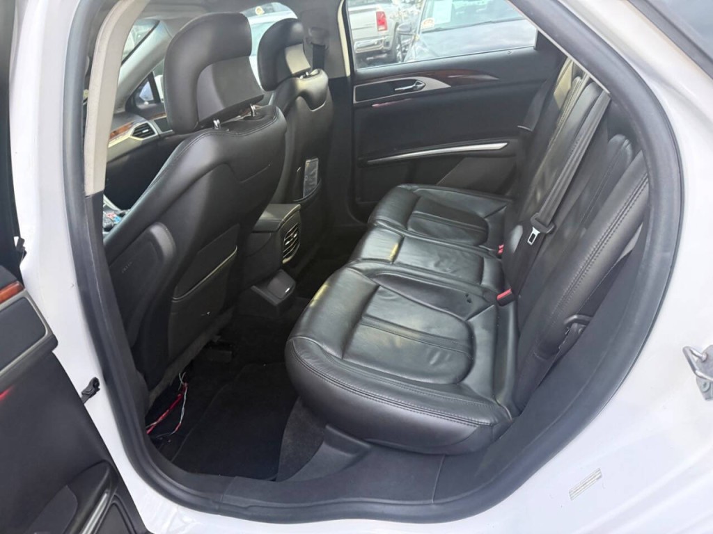 2013 Lincoln MKZ Image 12