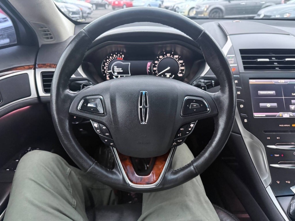 2013 Lincoln MKZ Image 16