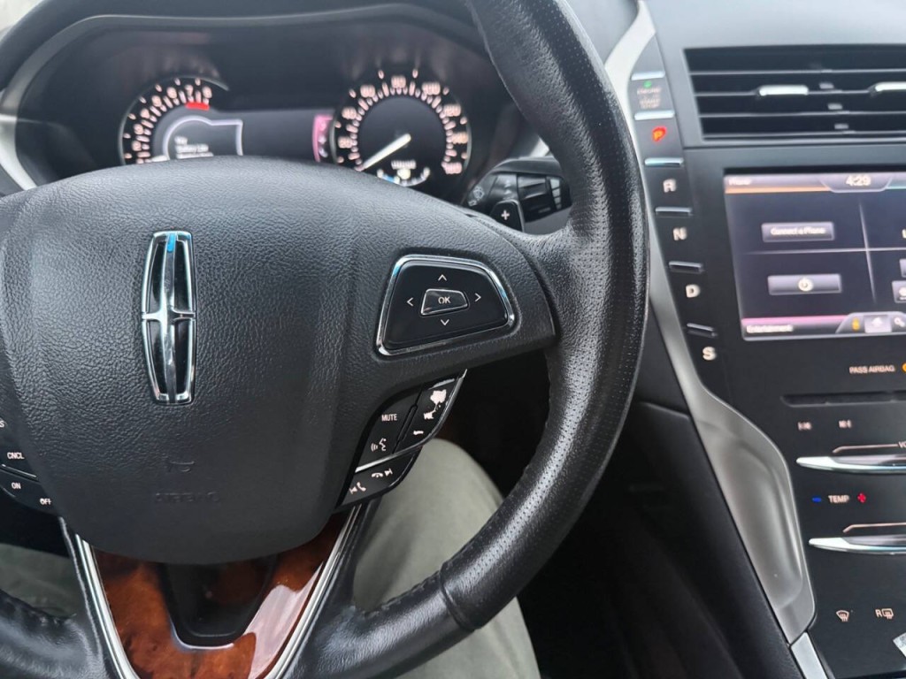 2013 Lincoln MKZ Image 17