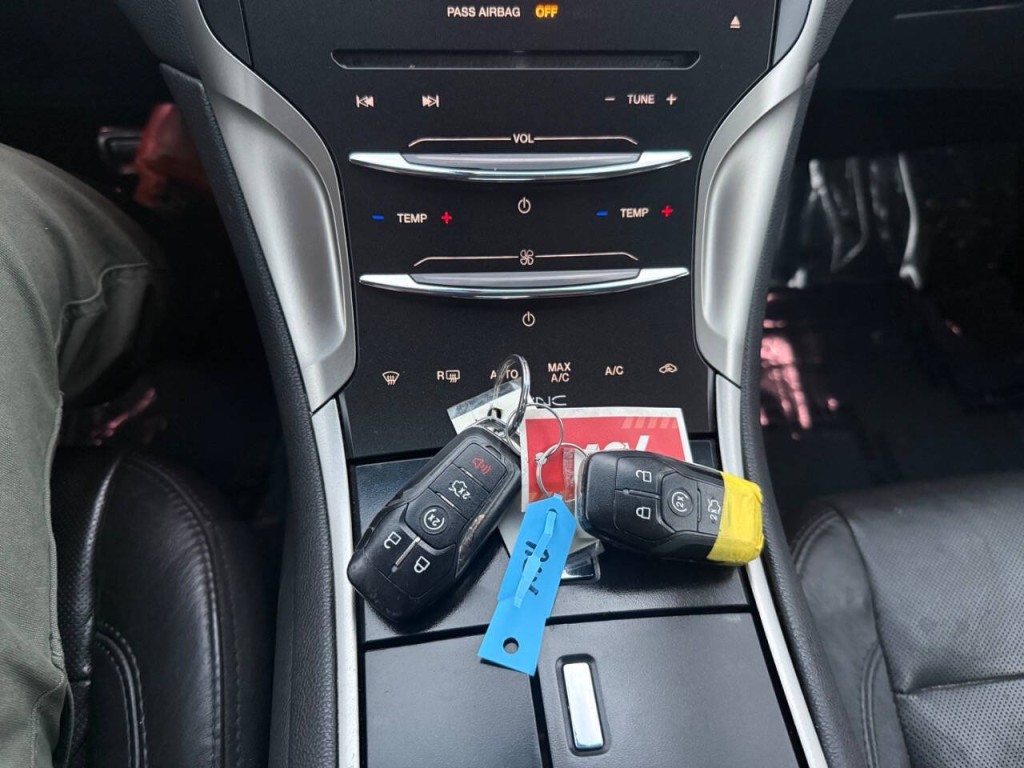 2013 Lincoln MKZ Image 21