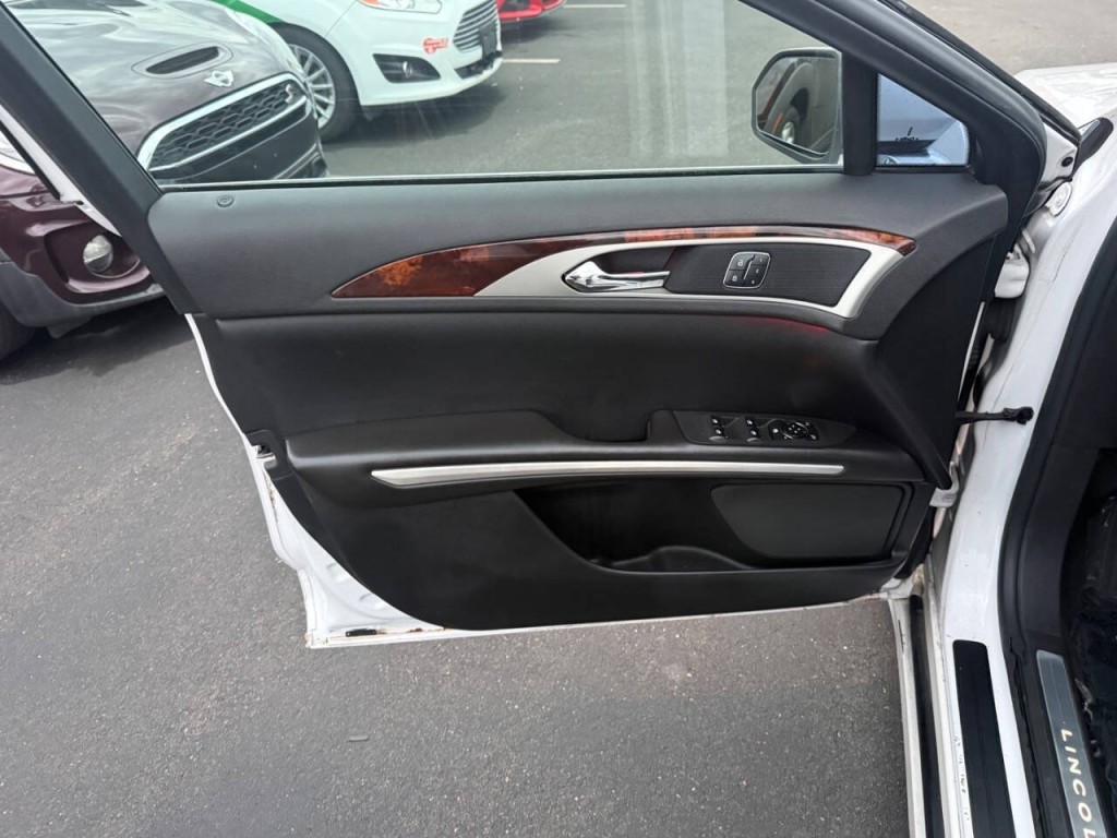 2013 Lincoln MKZ Image 22