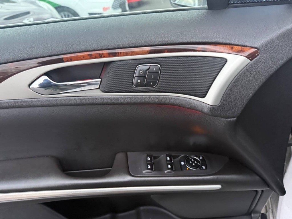 2013 Lincoln MKZ Image 23