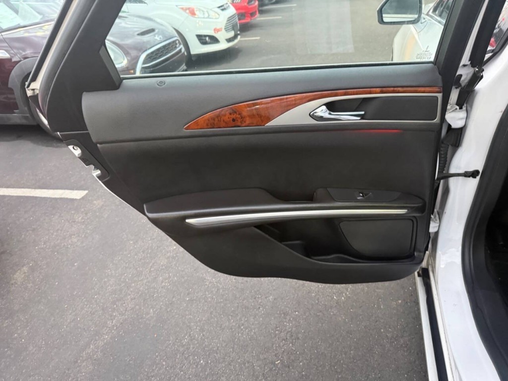 2013 Lincoln MKZ Image 26