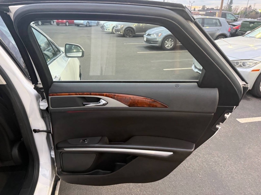 2013 Lincoln MKZ Image 30