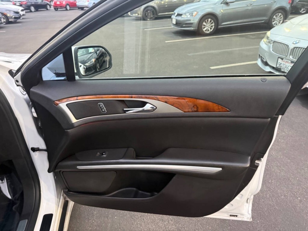 2013 Lincoln MKZ Image 31