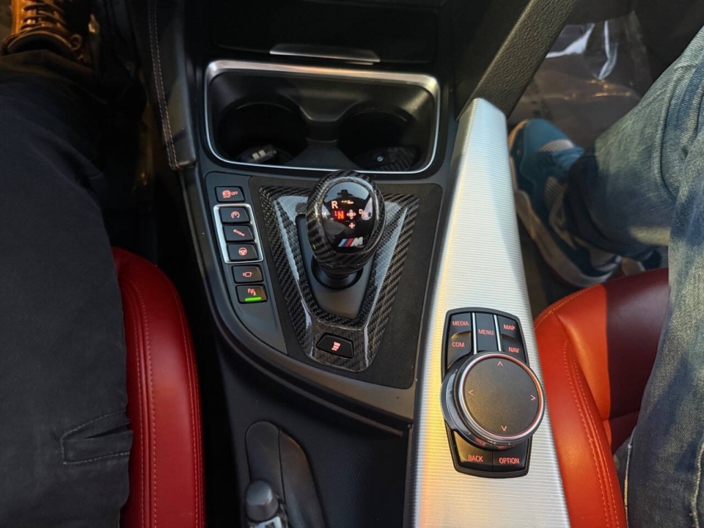 2017 BMW M4 Image 23