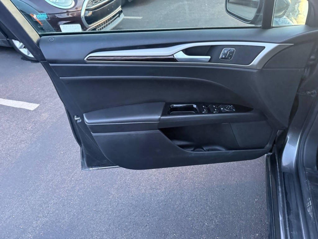 2016 Ford Fusion Image 22