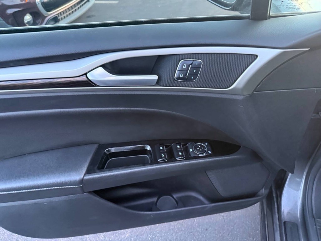 2016 Ford Fusion Image 23