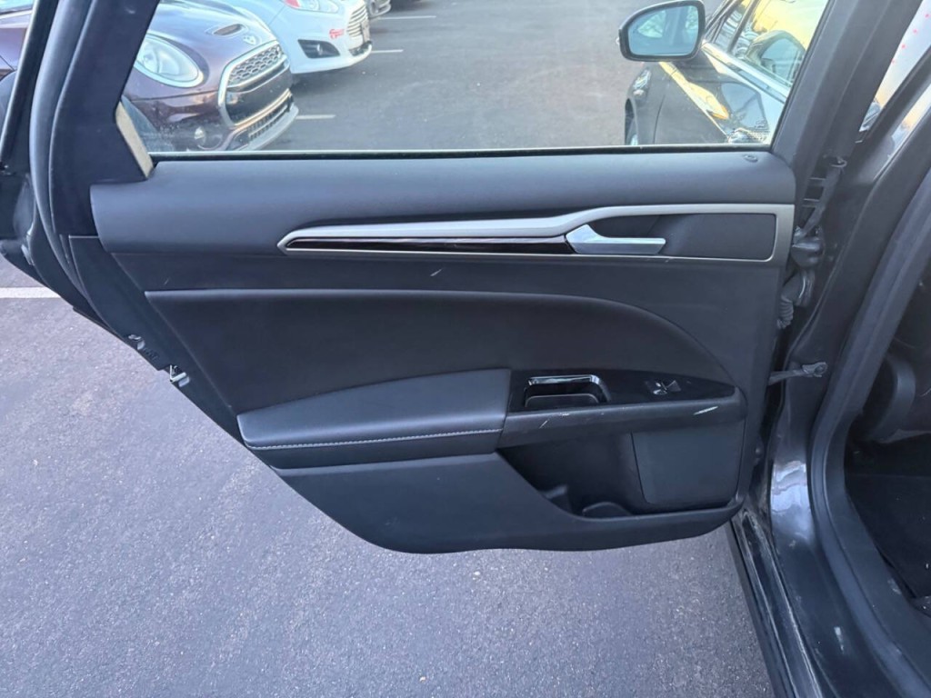 2016 Ford Fusion Image 24