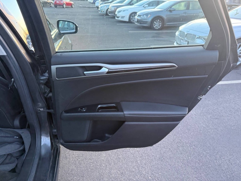 2016 Ford Fusion Image 25