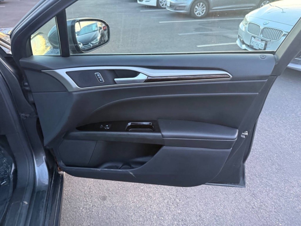 2016 Ford Fusion Image 26