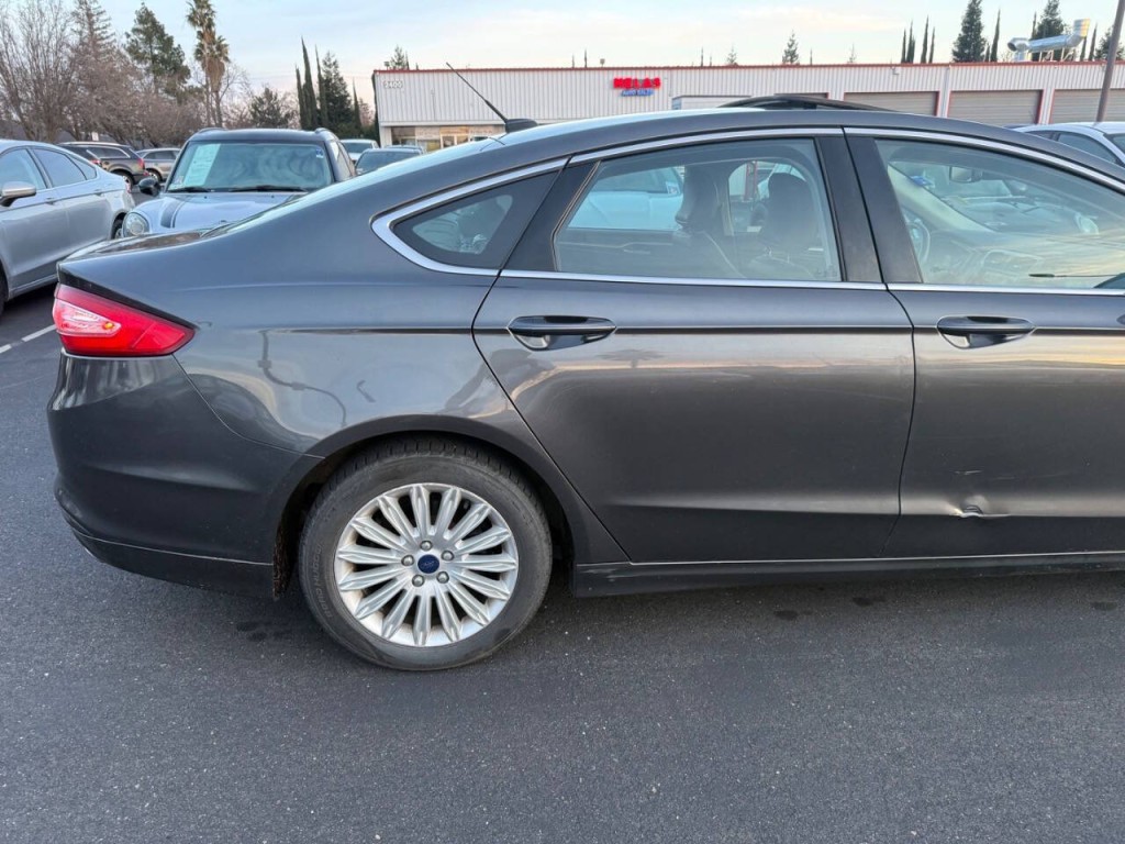 2016 Ford Fusion Image 28