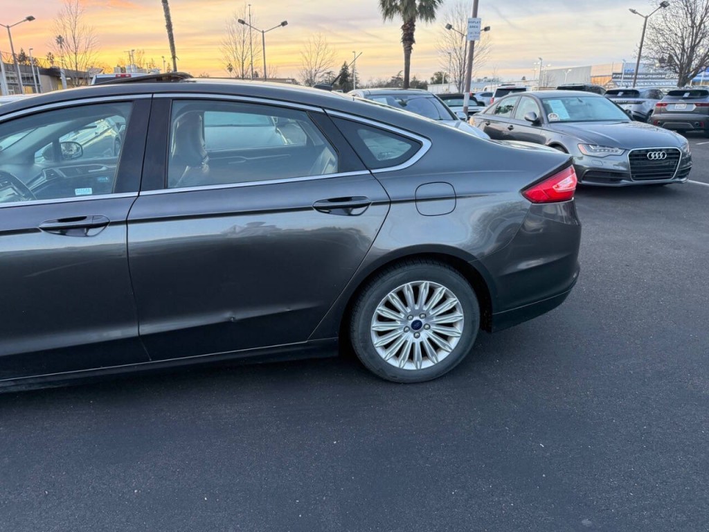 2016 Ford Fusion Image 31