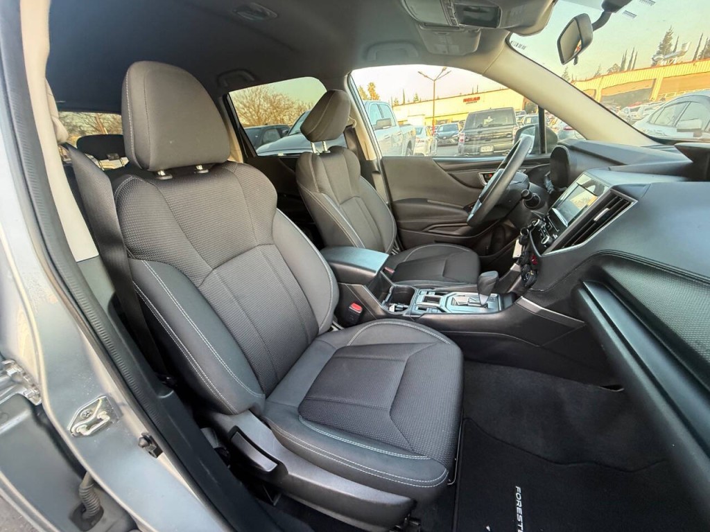 2020 Subaru Forester Image 9