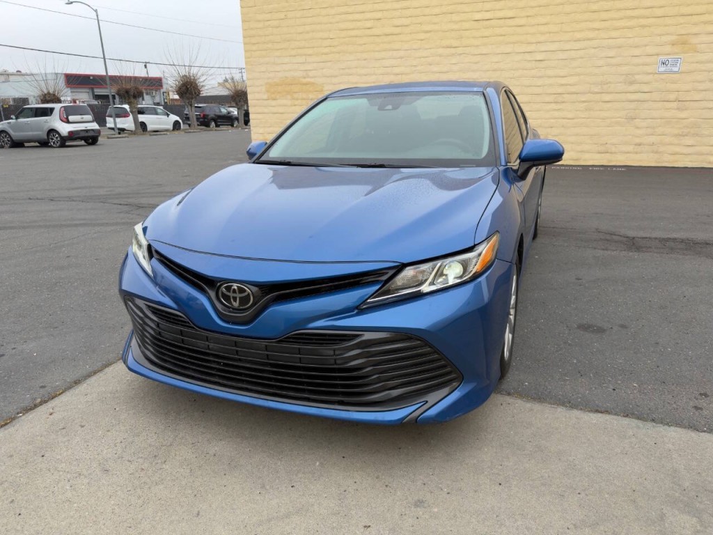 2019 Toyota Camry Image 1