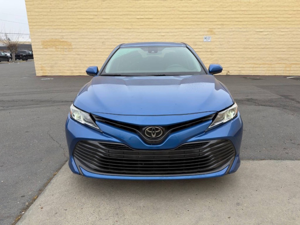 2019 Toyota Camry Image 2