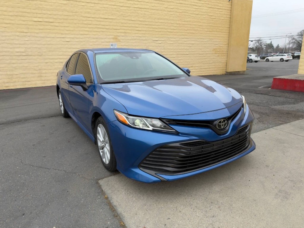 2019 Toyota Camry Image 3